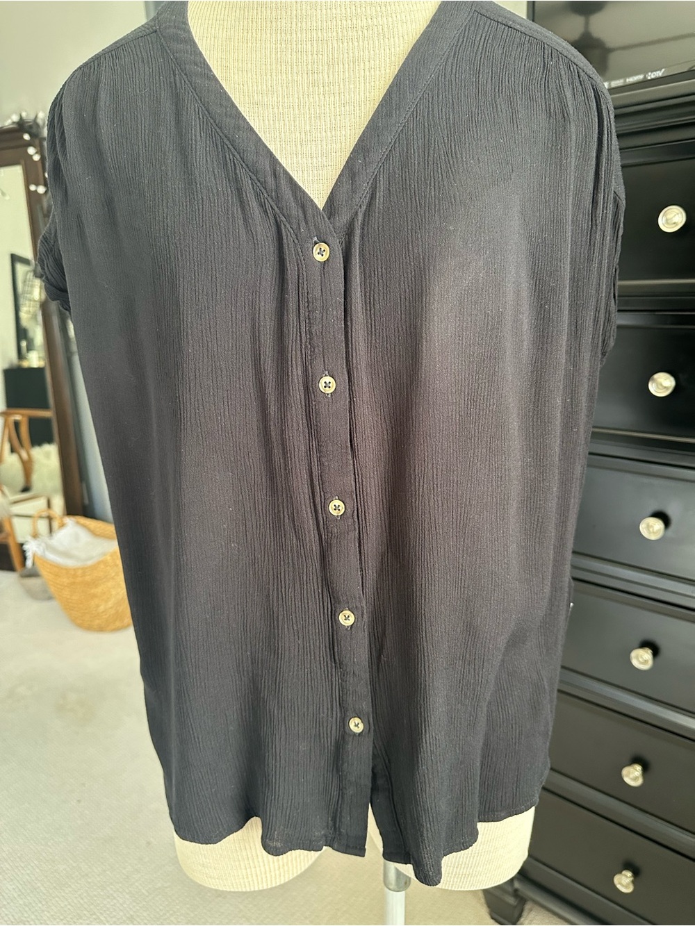 Orvis Black Button-Front V-Neck Top size medium - Picture 7 of 13